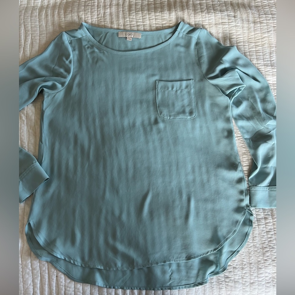 Beautiful Loft Blouse in light blue